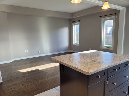 For Lease - 7770 Hanniwell Street, Niagara Falls, Ontario - Photo 1