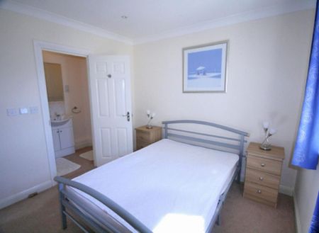 2 bedroom flat to rent - Photo 3