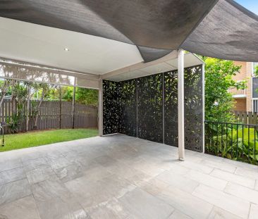 2/64 Kitchener Street, Coorparoo. - Photo 2