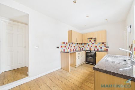 2 bedroom terraced house to rent - Photo 4