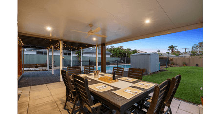 SPACIOUS FAMILY HOME WITH POOL, MULTIPLE LIVING AREAS & DUAL LIVING POTENTIAL - Photo 2