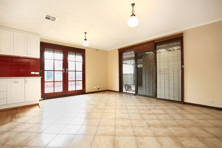 Spacious and Bright 3-Bedroom Home in Epping - Photo 5