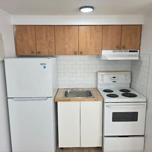 À LOUER – ENTIÈREMENT RÉNOVÉ Studio 2 1/2 à St-Bruno-de-Montarville OCCUPATION 1ER MARS 2026 - Photo 2