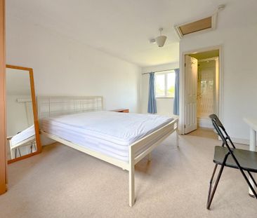 1 bedroom in a house share to rent - Photo 2