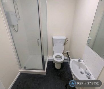 1 bedroom in a house share to rent - Photo 3
