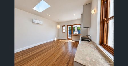 CHARACTER MEETS LUXURY – A BEAUTIFULLY REIMAGINED COOKS HILL RESIDENCE - Photo 2