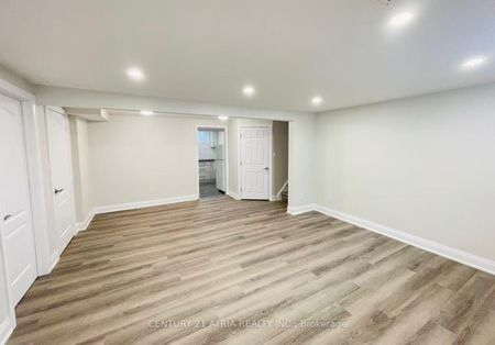 For Lease - 3260 Oakglade Crescent Unit# basement, Mississauga, Ontario - Photo 4