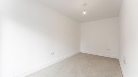 4 bedroom semi-detached house to rent - Photo 2