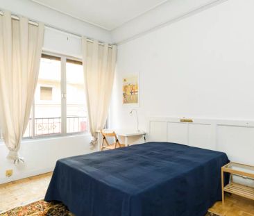 Room in a shared 5-bedroom apartment for rent in Universidad, bills... - Photo 5