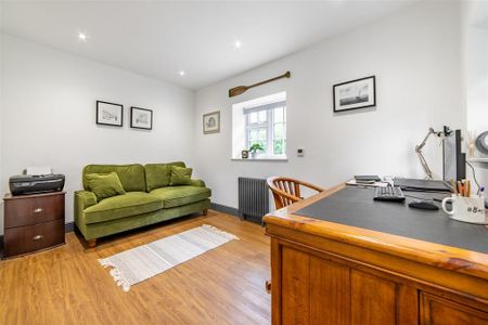 5 bedroom detached house to rent - Photo 4