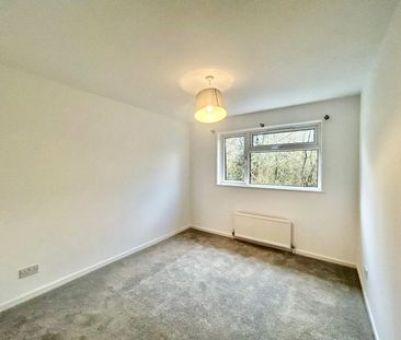 Quetta Park, Church Crookham, Fleet, Hampshire, GU52 - Photo 2