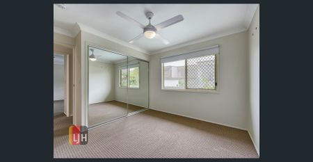 FULLY AIR CONDITIONED, 3 BEDROOM TOWNHOUSE ! - Photo 4