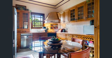 Charming Retro Cottage Living - Photo 3