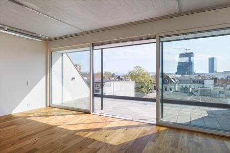 Luxurious loft in a trendy neighborhood - Photo 2