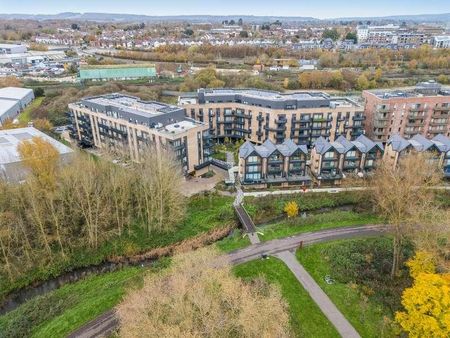 Hampton Place, Ashford, TN23 - Photo 3