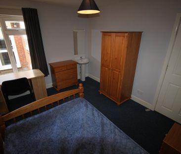 7 Bed Semi-Detached House, Richmond Gardens, SO17 - Photo 6