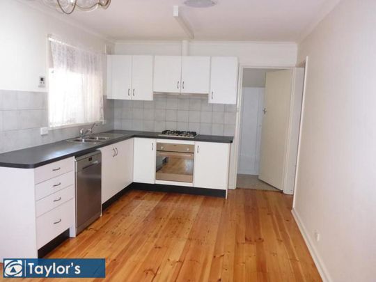 MOVE IN & RELAX - MODERN FAMILY HOME IN GILLES PLAINS - Photo 1