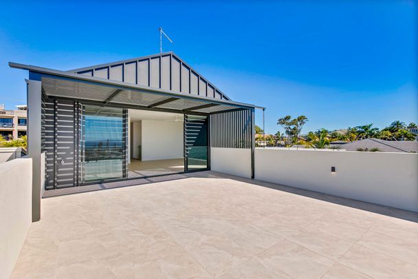 Luxurious Top Floor Unit with Terrace&comma; Ocean Views&period; Water and Electricity Included&excl; - Photo 1