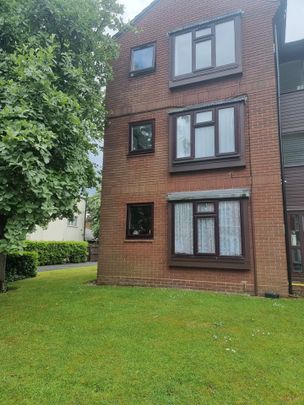 Studio Flat, York Road, B16 - Photo 1