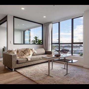 Cool, Modern & Sunny Apartment - Photo 1