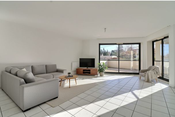 Location Appartement 3 pièces 83m² CHAMALIERES 63400 - Photo 1