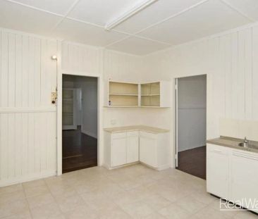 “Charming 3-Bedroom Lowset Home in Convenient Location” - Photo 4