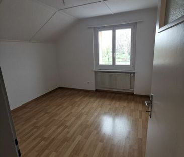 2.5-Zimmer-Dachwohnung in Lengnau zu vermieten - Photo 1
