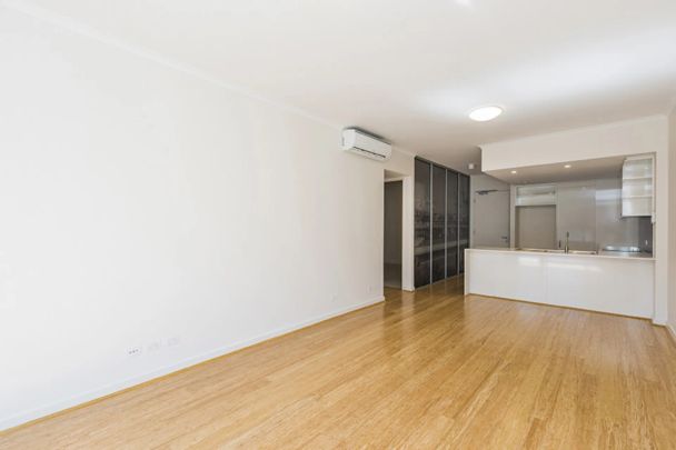 Modern Two-Bedroom Apartment in Prime East Fremantle Location - Photo 1