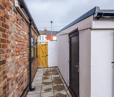 Brand New Spacious Ensuite Rooms with Kitchenette | ⭐ All Bills Inc... - Photo 4