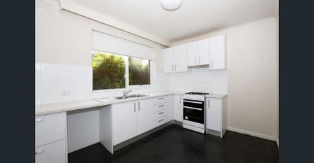 Renovated 3 bedroom apartment in heart of Malvern - Photo 4