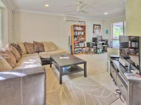 4 BEDROOM HOME WITH POOL - Photo 1