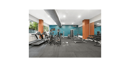 Spacious Split-Level Two-Bedroom Apartment in Prime Location - Photo 2