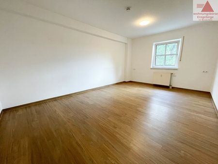Moderne 3-Raum-Wohnung mit Balkon und Einbauküche in Aue - Photo 2
