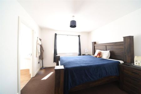 4 bedroom semi-detached house to rent - Photo 3