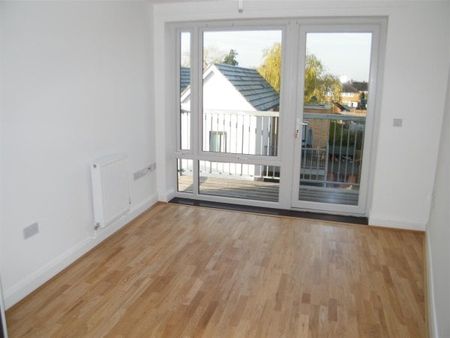 Avontar Court, South Ockendon, Property for rent - Photo 2