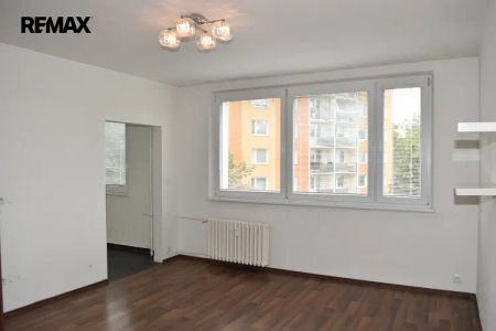 Nabízíme Vám pronájem pěkného panelového bytu s lodžií, 78 m - Photo 4