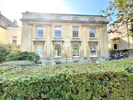 2 Bed Flat, Hambeldon House, BS6 - Photo 2