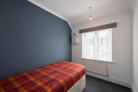 Mornington Crescent, Hounslow, TW5 - Photo 2