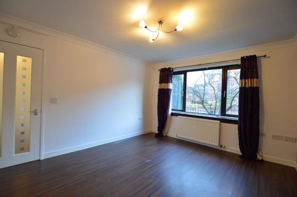 2 bedroom ground floor flat to rent - Photo 1