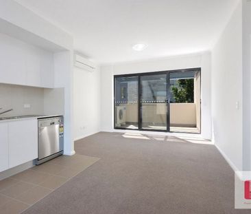 FULLY FURNISHED TWO BEDROOM APARTMENT WITH A/C IN EVERY ROOM! - Photo 3