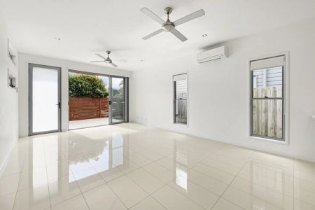 Beachside Home within the Prestigious Sandcastles Estate - Photo 2