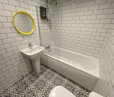 Pownall Square, L3 - Photo 2