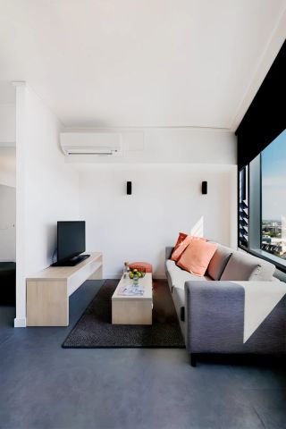 U18 (MONASH) 6 Bedroom Male - Photo 2