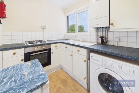 1 bedroom Flat To Let - Photo 2
