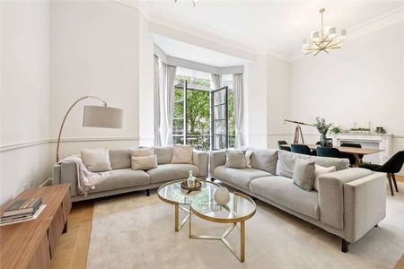 An impressive recently refurbished two bedroom apartment within a stunning period building located on a prime Knightsbridge garden square. - Photo 4