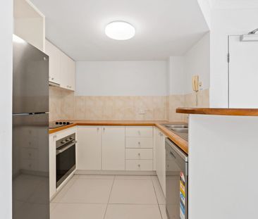 Coastal Living with a Private Rooftop Retreat - Photo 5