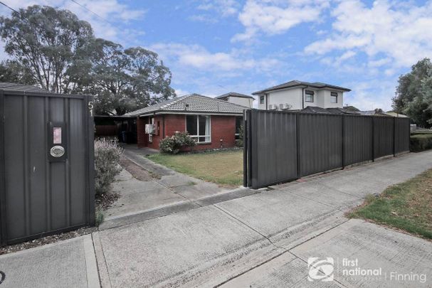 Immaculate 3-Bedroom Home in Prime Location - Photo 1