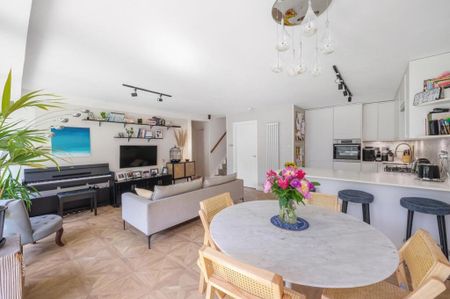 4 Bed Maisonette, Goulden House, SW11 - Photo 2