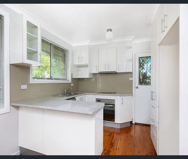 EASY-CARE FAMILY HOME IN PRIME LOCATION! - Photo 4