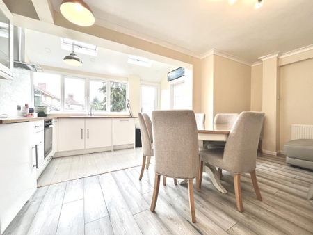 4 bedroom terraced house to rent - Photo 2